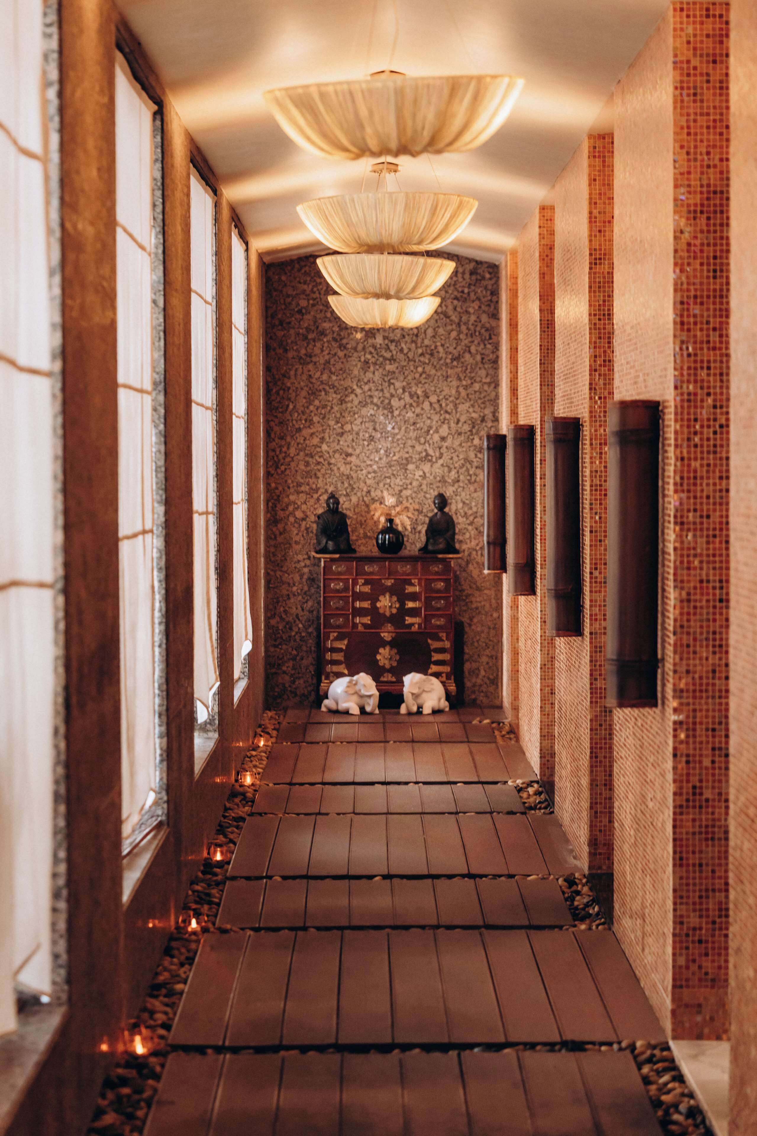 Couples treatment rooms, body treatments, hot stone massages