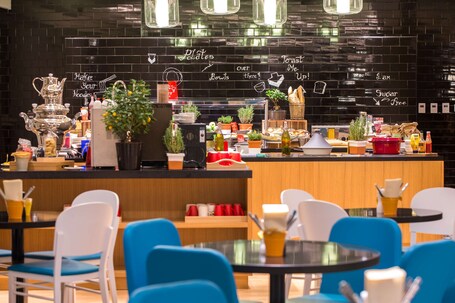 Park Inn by Radisson Dubai Motor City - Image 79