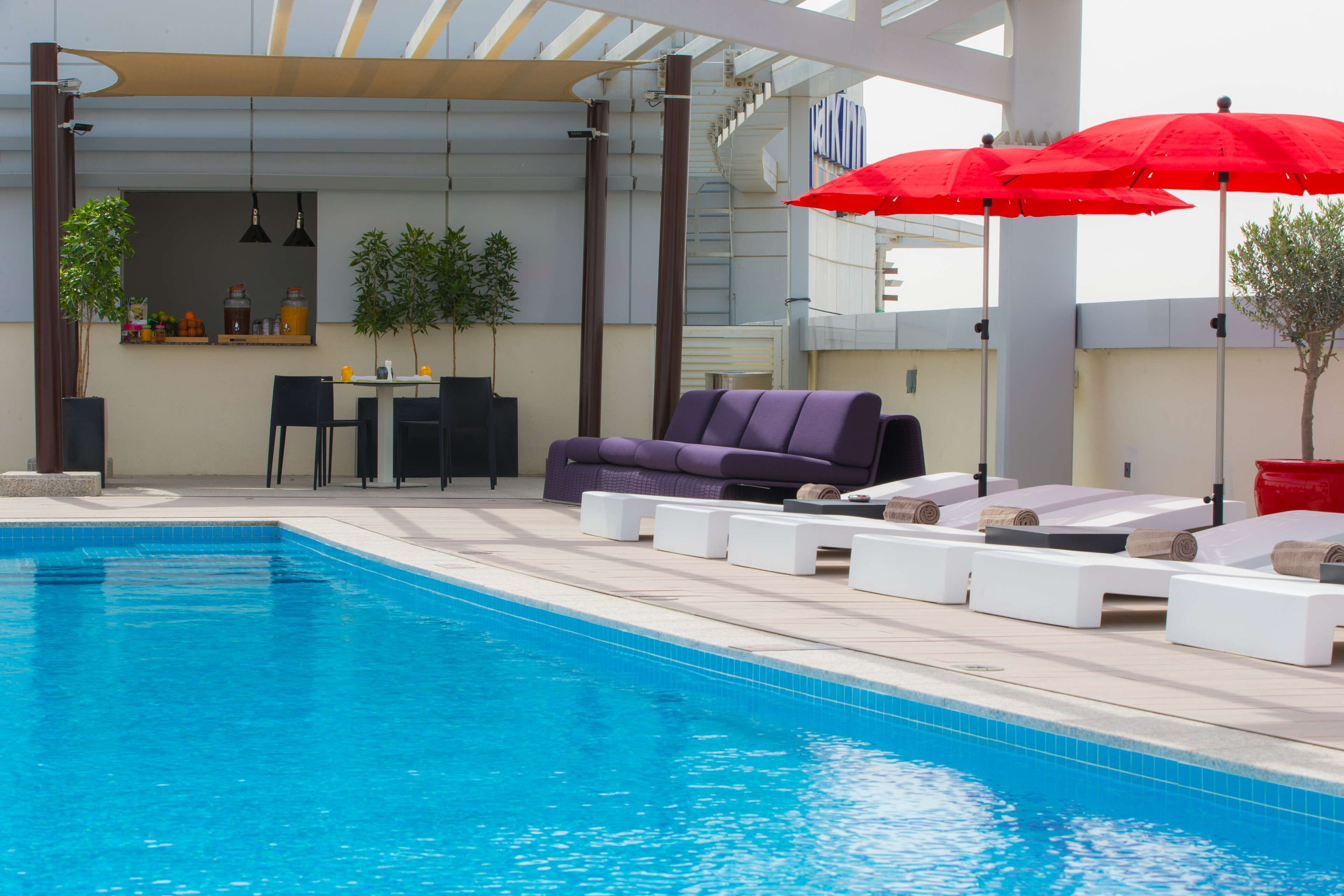 Outdoor pool, pool umbrellas, sun loungers