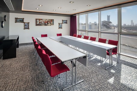 Park Inn by Radisson Dubai Motor City - Image 36