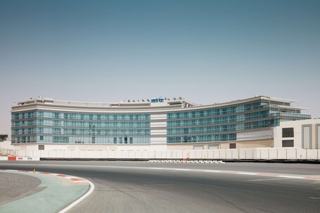 Park Inn by Radisson Dubai Motor City - Image 43