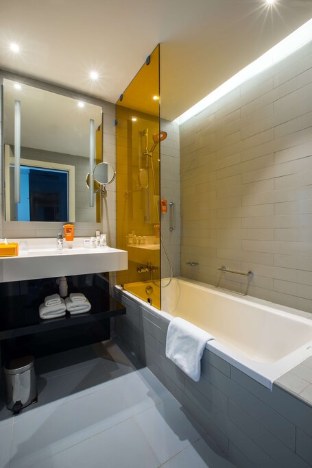 Park Inn by Radisson Dubai Motor City - Image 13