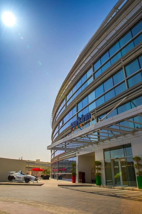 Park Inn by Radisson Dubai Motor City - Image 18