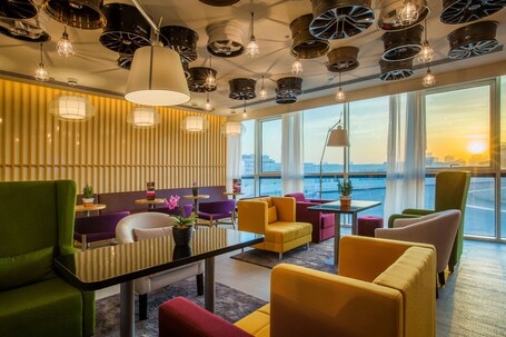 Park Inn by Radisson Dubai Motor City - Image 5