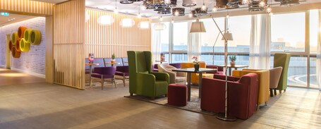 Park Inn by Radisson Dubai Motor City - Image 4