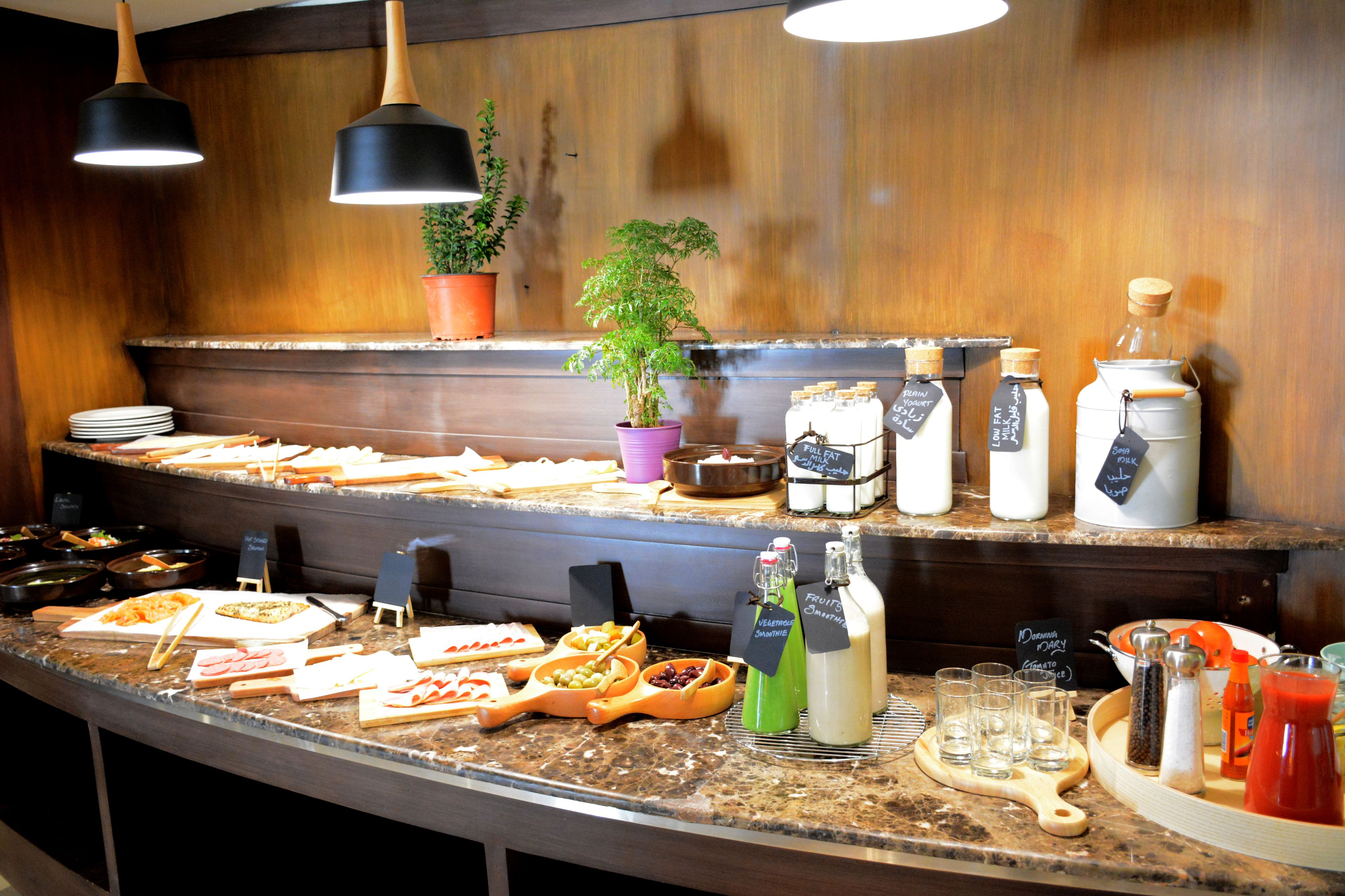 อาหารเช้าแบบบุฟเฟ่ต์ทุกวัน (SAR 80 ต่อคน)