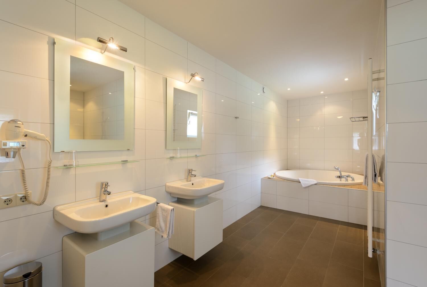 free toiletries, towels