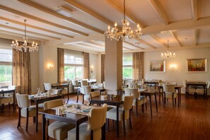 Serveert lunch en diner