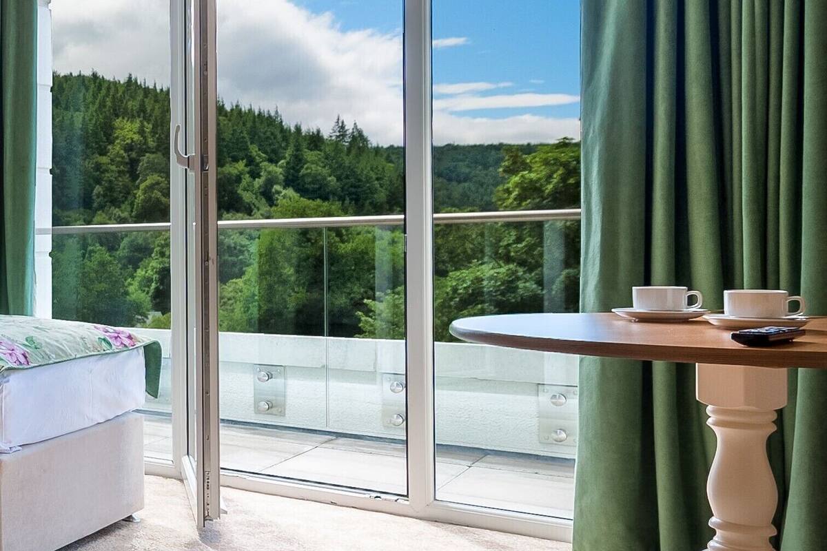 1 bedroom, desk, free wifi, bed sheets