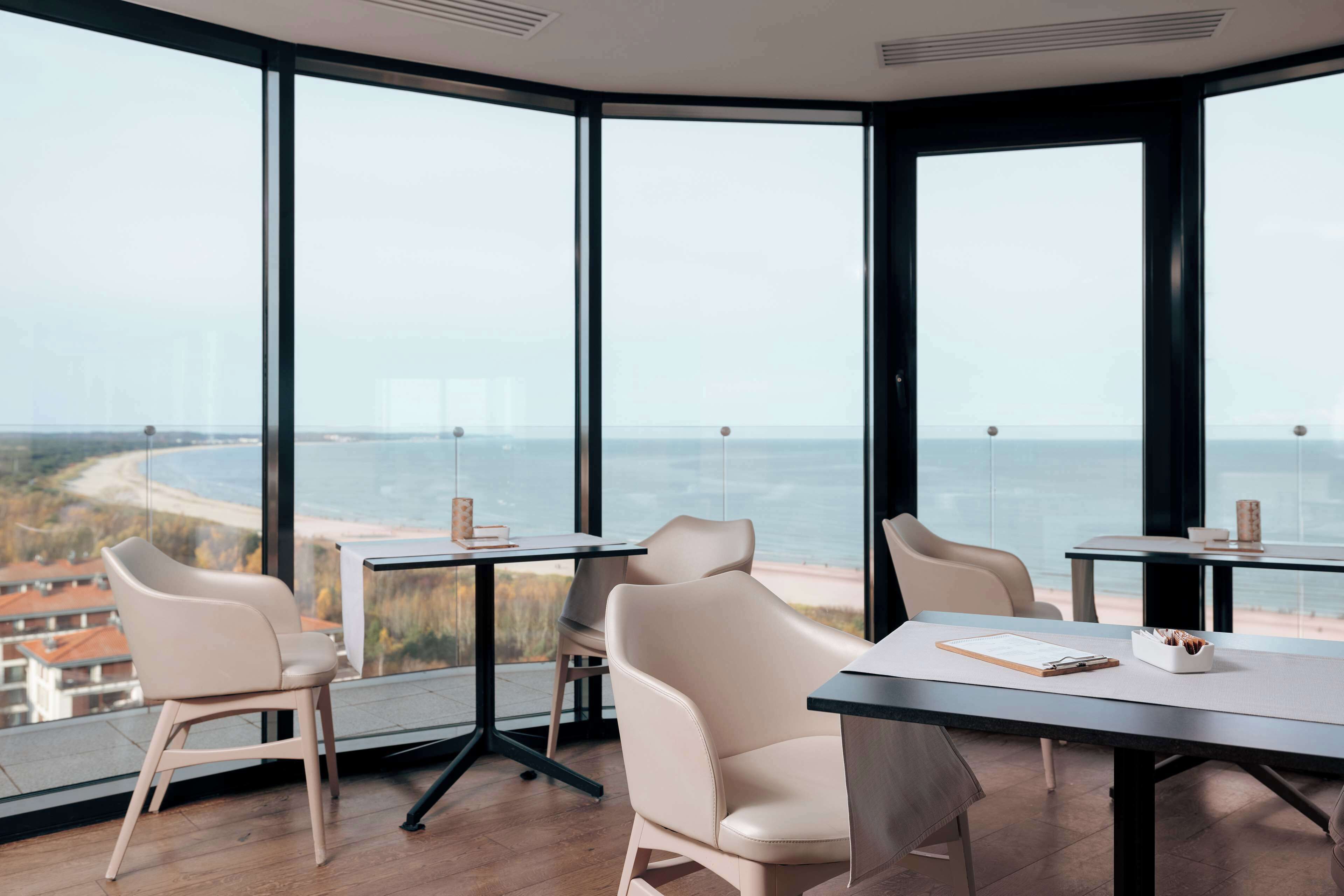 2 restaurants, breakfast, lunch, dinner served; international cuisine