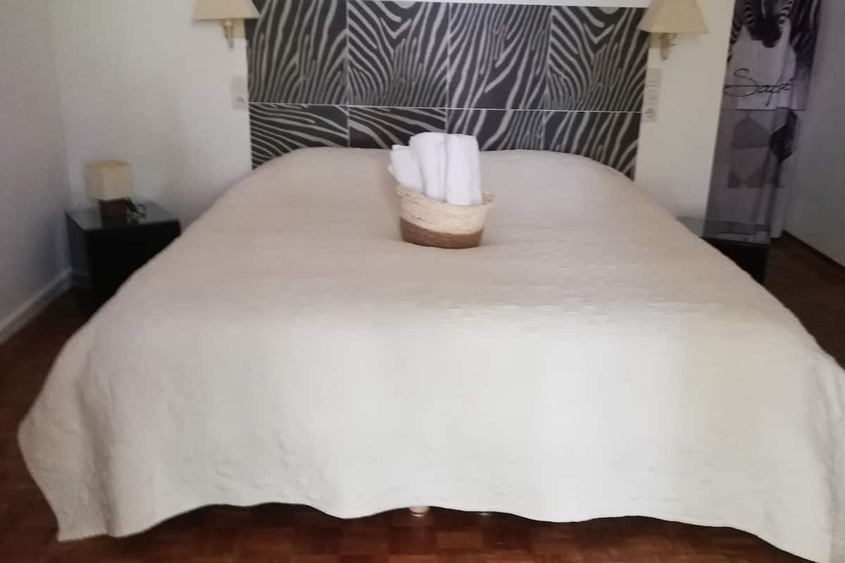 Premium bedding, Select Comfort beds, desk, cribs/infant beds