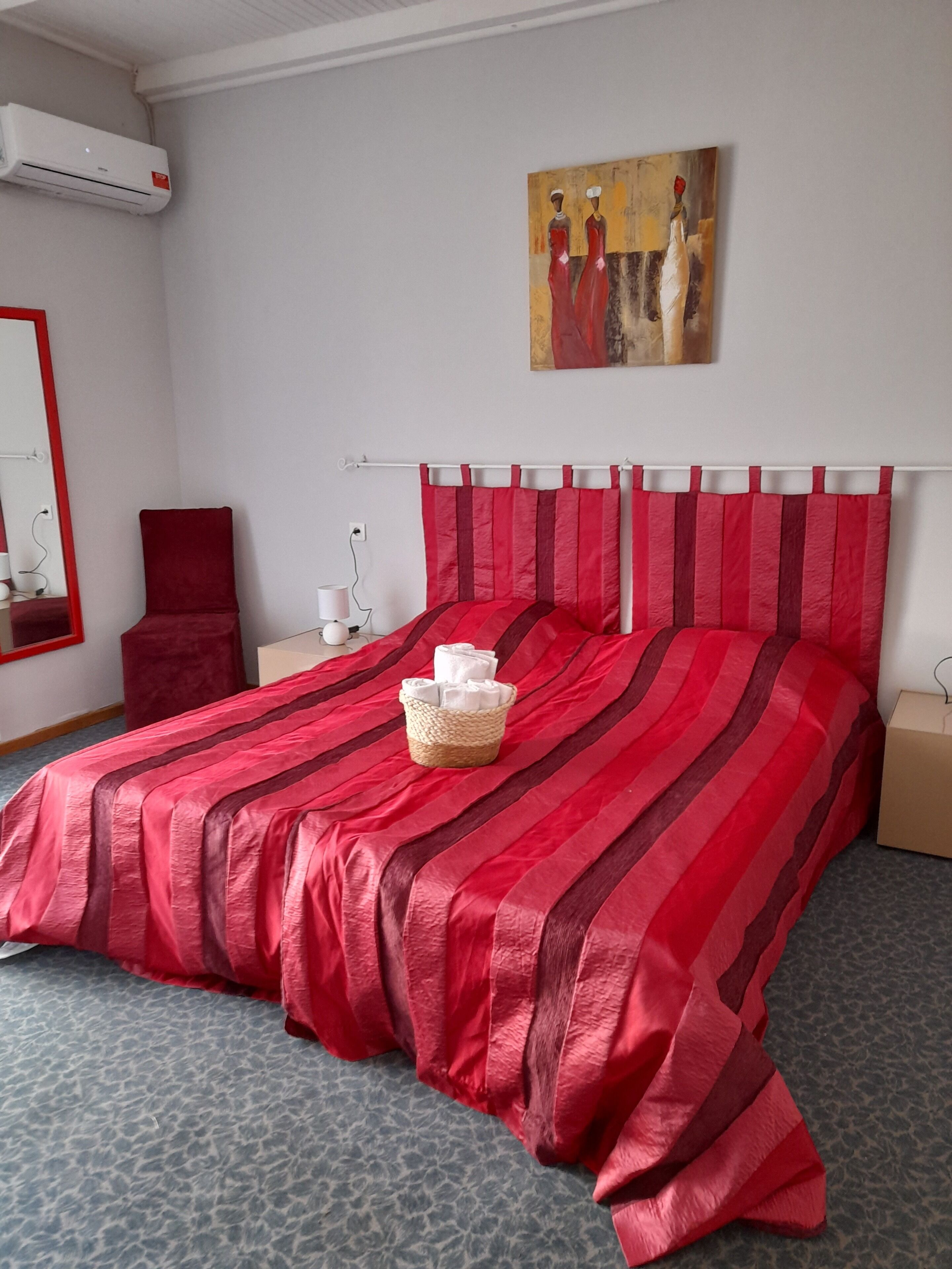 Comfort driepersoonskamer | Luxe beddengoed, Select Comfort-bedden, een bureau, babybedden (toeslag)