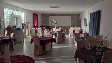 Mittagessen, Abendessen, französische Küche, Speisen im Freien