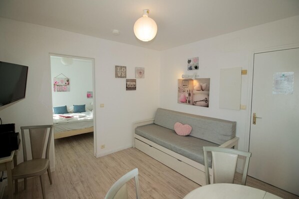 Comfort Apartment, Ensuite (Appart-Hotel T2 (Romarin)) | Living room