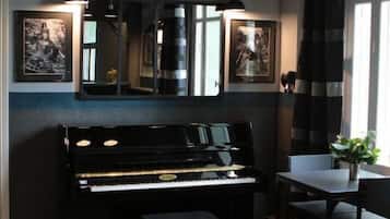 Bar lounge