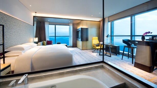 เครื่องนอนระดับพรีเมียม, ผ้านวมขนเป็ด, เตียงพร้อมฟูกเสริมที่น  อน