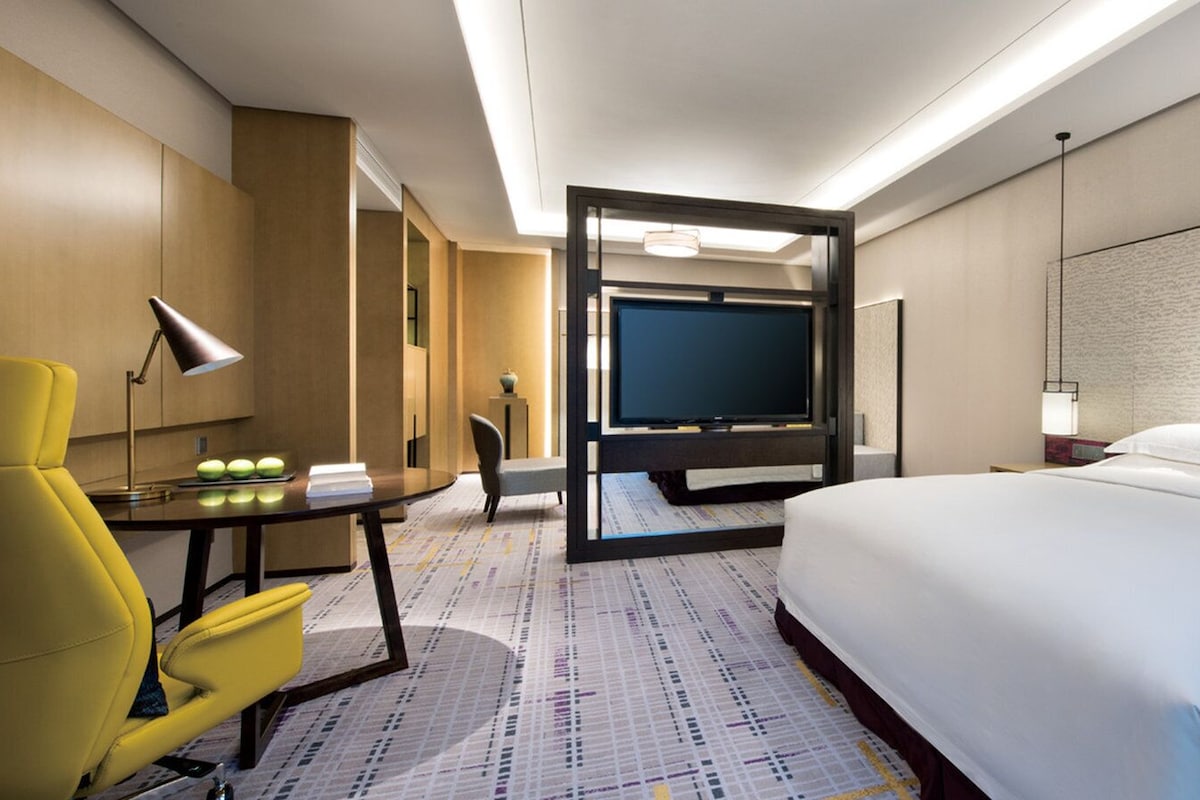 Standard Room, 1 King Bed (Super King) | Premium bedding, down comforters, pillowtop beds, in-room safe