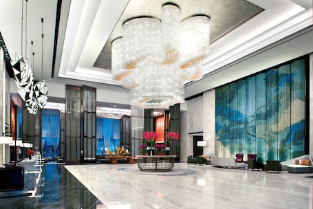 Lobby. Crowne Plaza Baoji City Center by IHG