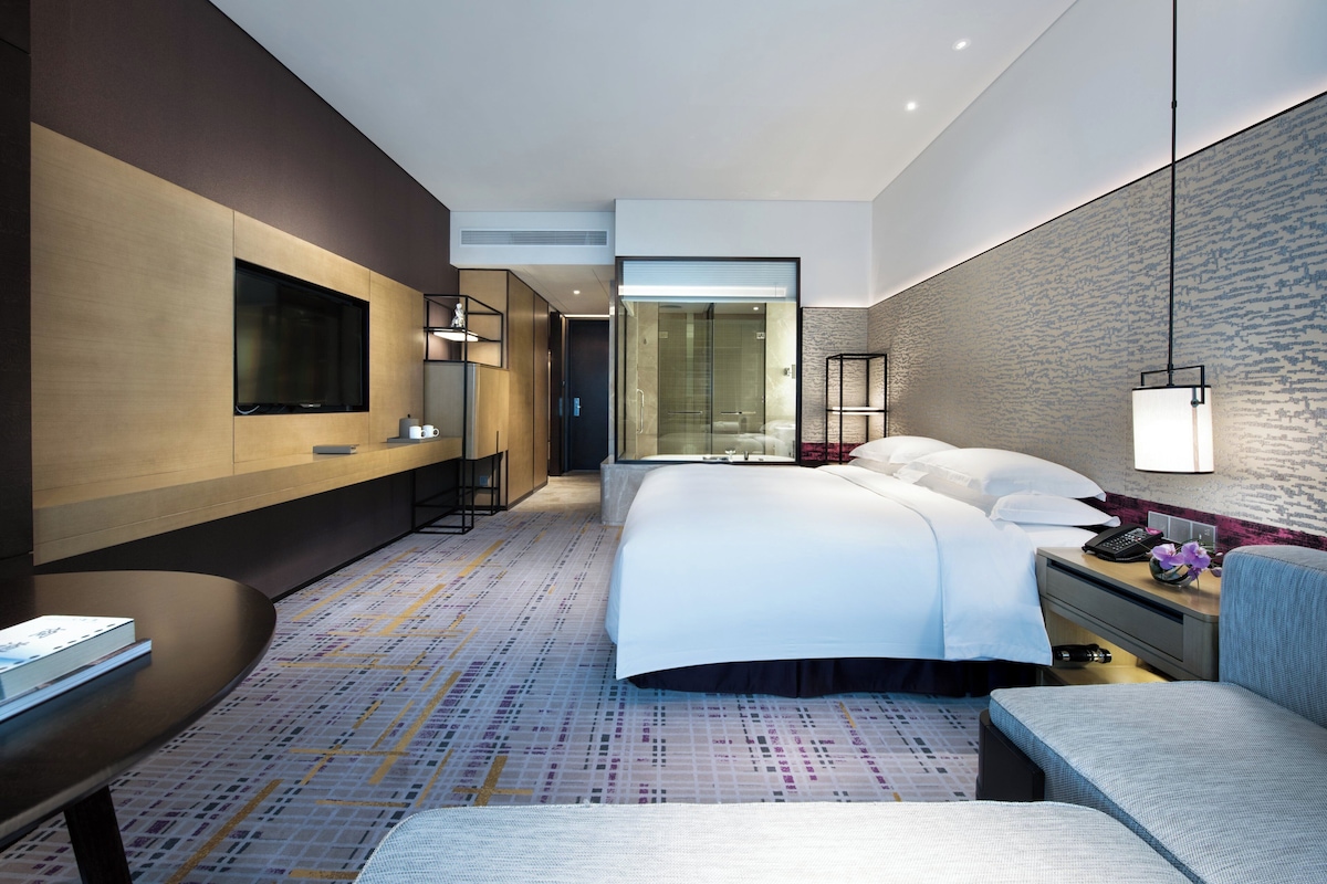 Premium bedding, down comforters, pillowtop beds, in-room safe