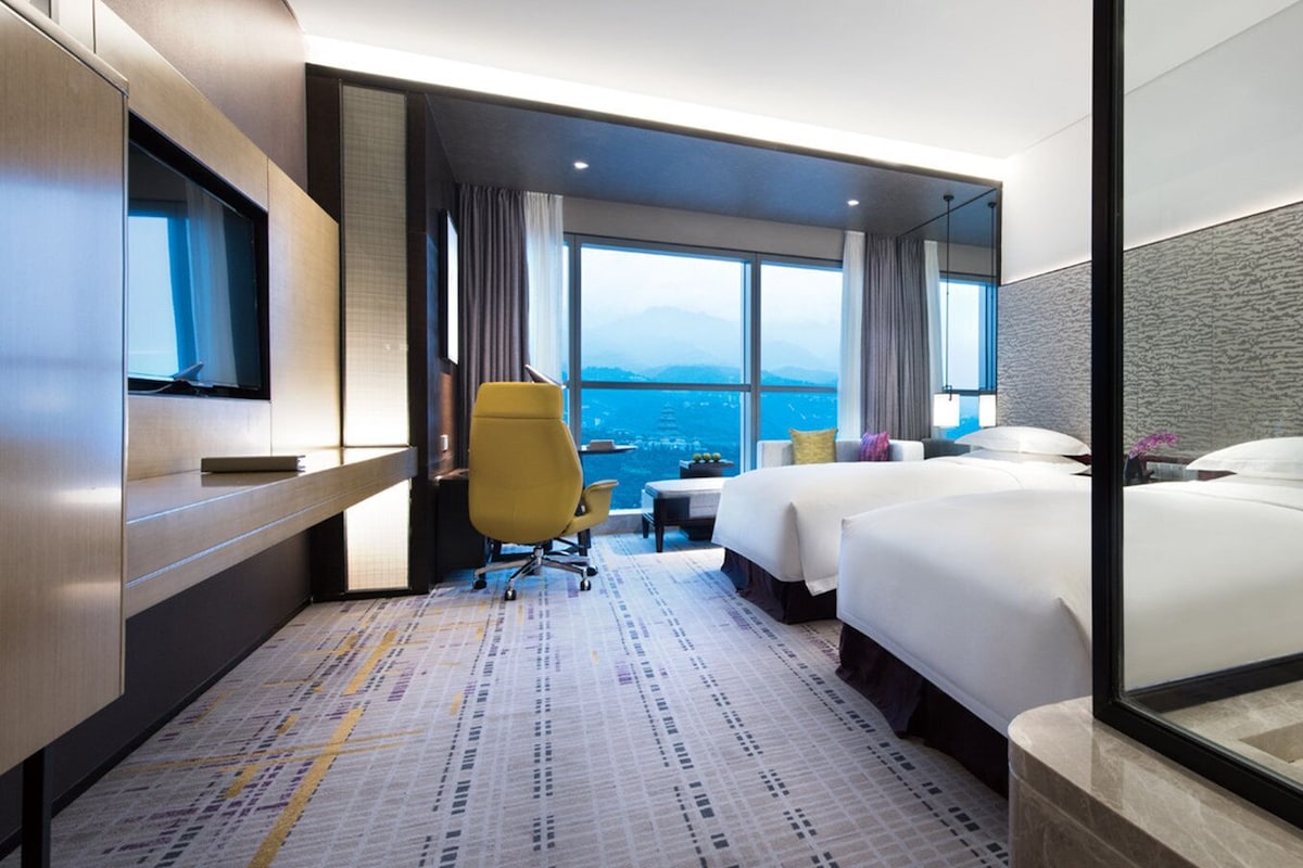 Standard Room, 2 Twin Beds | Premium bedding, down comforters, pillowtop beds, in-room safe