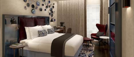 Frigobar (abastecido com itens grátis), cofres nos quartos, escrivaninha