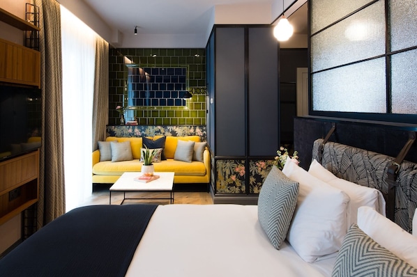 Artículos del minibar gratis y caja de seguridad en la habitación