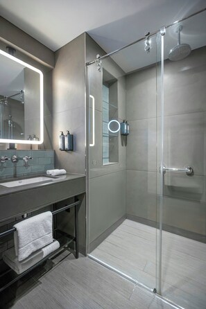 Shower, free toiletries, hair dryer, bathrobes