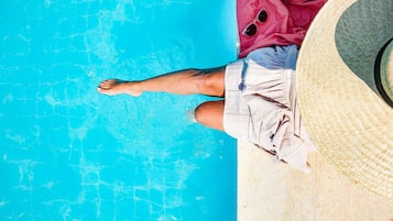 Kolam renang terbuka, kerusi lepak pantai