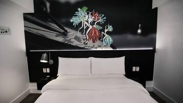 Frigobar, cofres nos quartos, escrivaninha, cortinas blackout