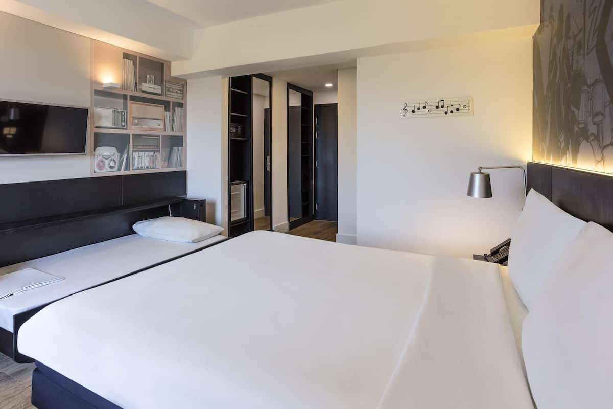 Family Room, Multiple Beds