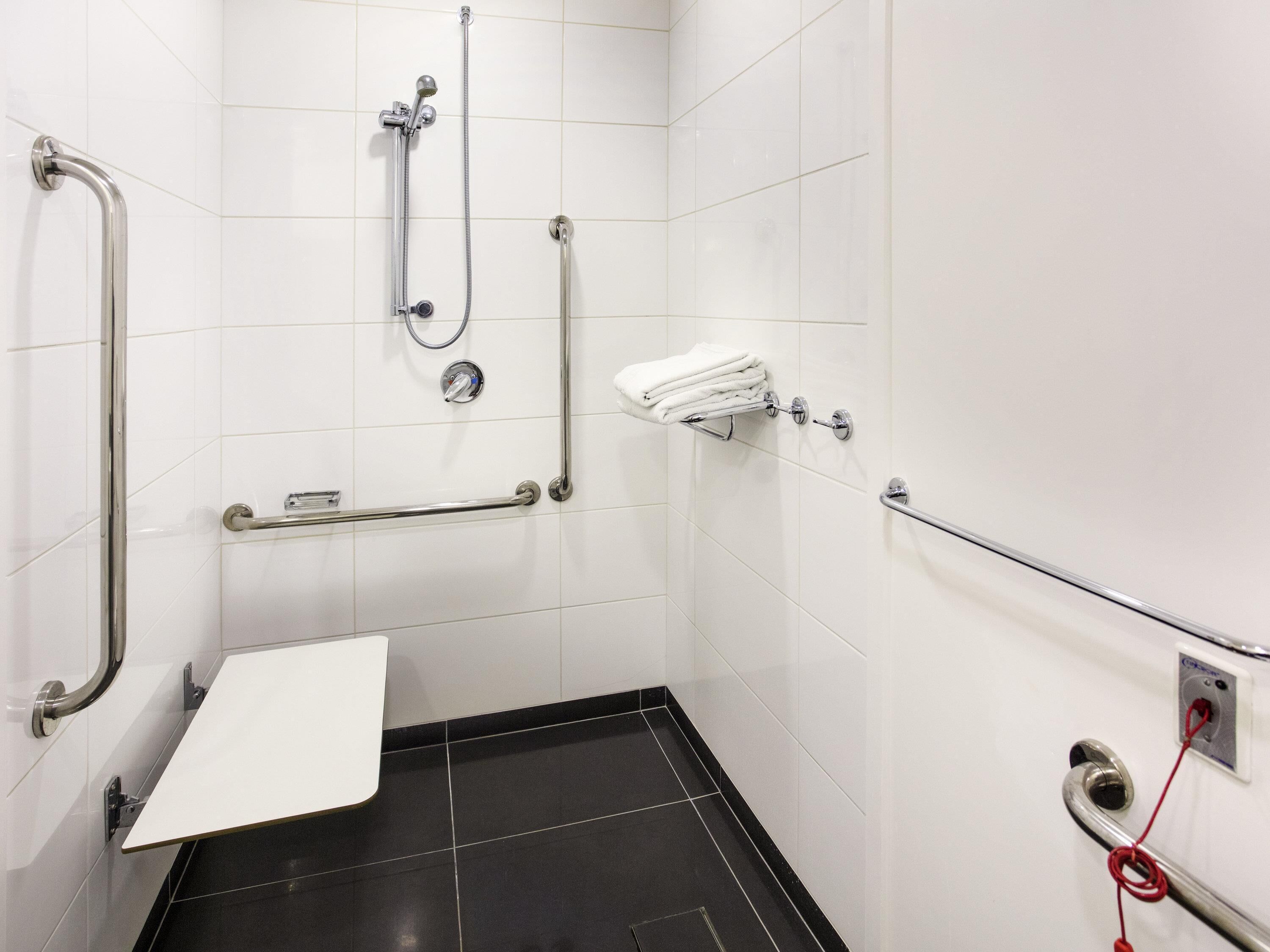 Chambre, 1 lit double, accessible aux personnes à mobilité réduite (Accessible) | Minibar, coffre-fort, bureau, rideaux d’obscurcissement