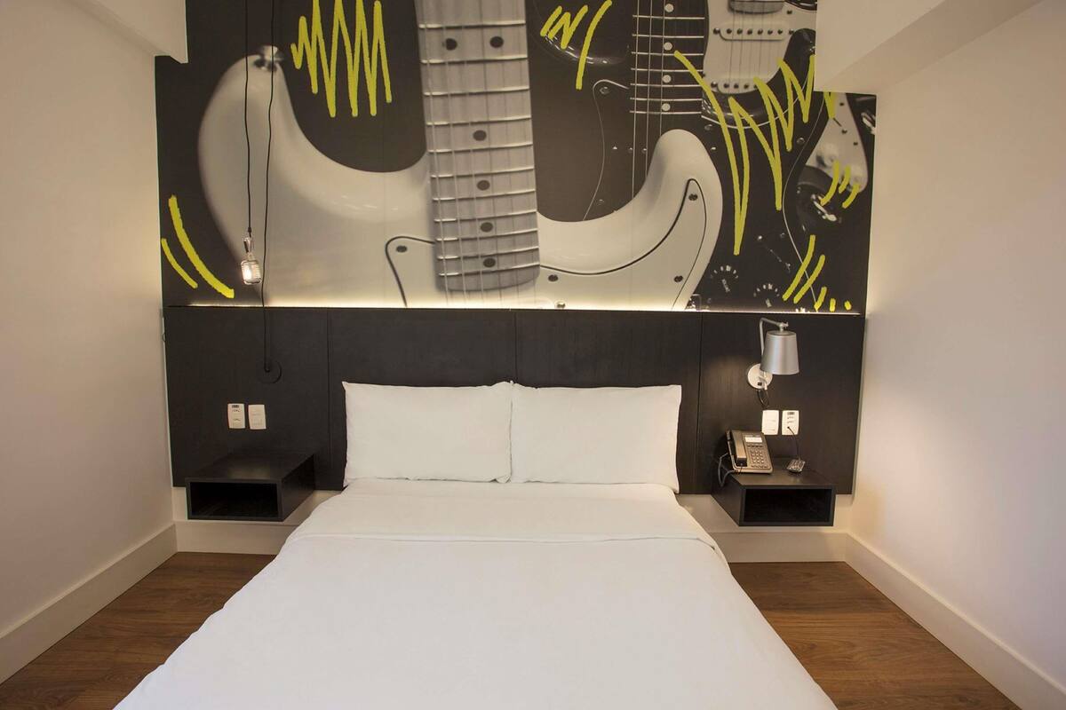 room, 1 double bed, accessible (accessible) | minibar, in-room safe, desk, blackout curtains