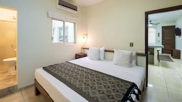 Departamento Deluxe, 1 habitación, cocina | 1 habitación, caja de seguridad en la habitación y escritorio