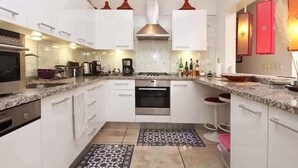 Design House, 5 Bedrooms, Private Bathroom | Private kitchen - Riad La Sarrazine (Marrakech)