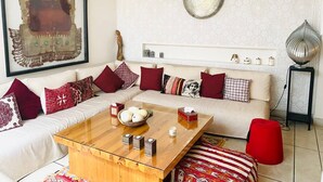 Design House, 5 Bedrooms, Private Bathroom | Living area - Riad La Sarrazine (Marrakech)