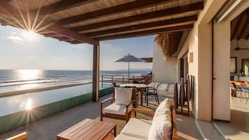 Penthouse, 3 phòng ngủ, sát bãi biển (3 Bedroom) | Hiên