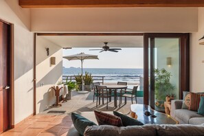 Villa, 2 Schlafzimmer, Strandnähe (2 Bedroom) | Wohnbereich | Smart-TV, Streaming-Dienste