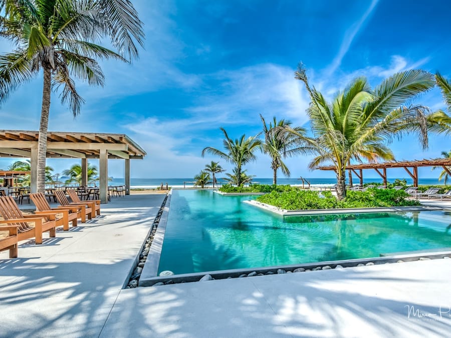 3 outdoor pools, pool umbrellas, pool loungers