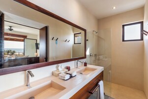 Penthouse, 4 Bedrooms, Ocean View (3 Bedroom) | Bathroom | Shower, free toiletries, hair dryer, bathrobes