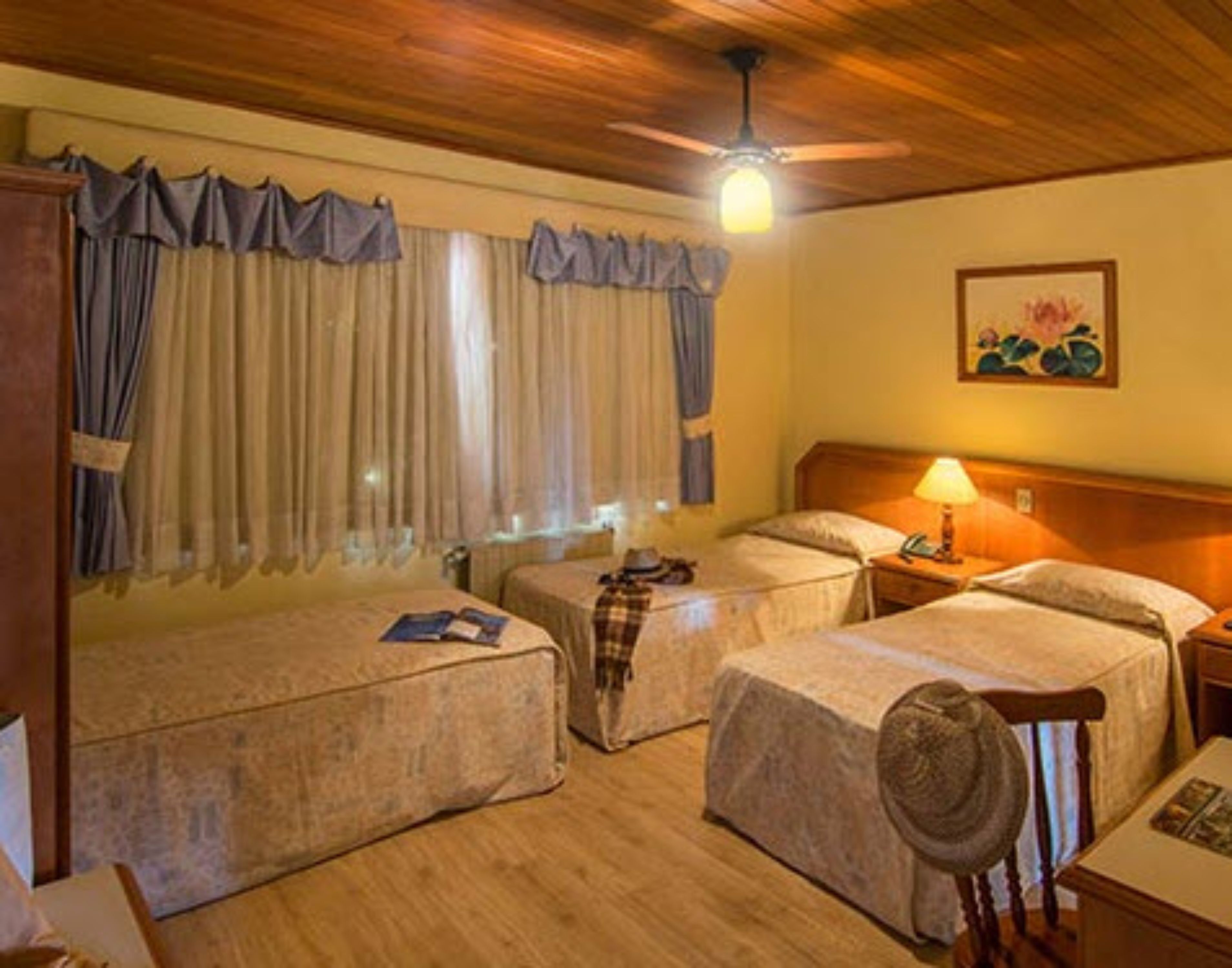 Apartamento Triplo Solteiro Luxo | Frigobar, cortinas blackout, ferros/tábuas de passar roupa