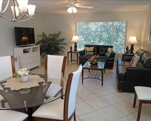 Flat-screen TV - Vacation Villas (Titusville)