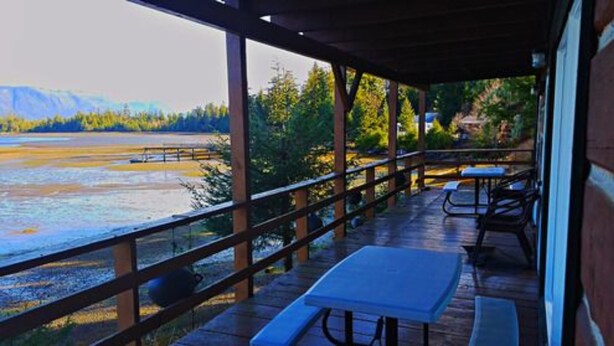 Porch - Alaska's Bed, Breakfast and Canoe (Klawock)