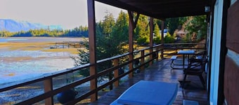 Alaska's Bed, Breakfast and Canoe