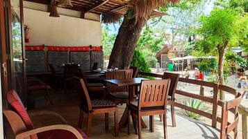 Café da manhã com buffet grátis todos os dias