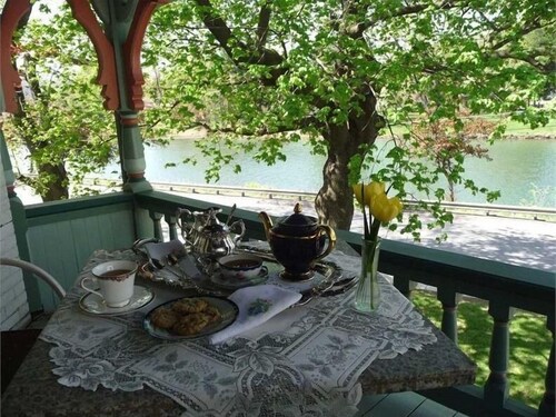 Victorian Loft B & B