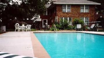 Outdoor pool, pool loungers