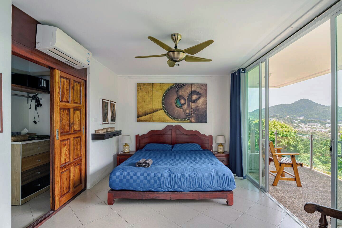 7 bedrooms, minibar, in-room safe, iron/ironing board