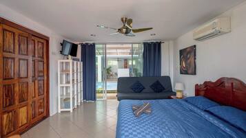 7 bedrooms, minibar, in-room safe, iron/ironing board