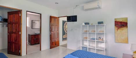 7 bedrooms, minibar, in-room safe, iron/ironing board