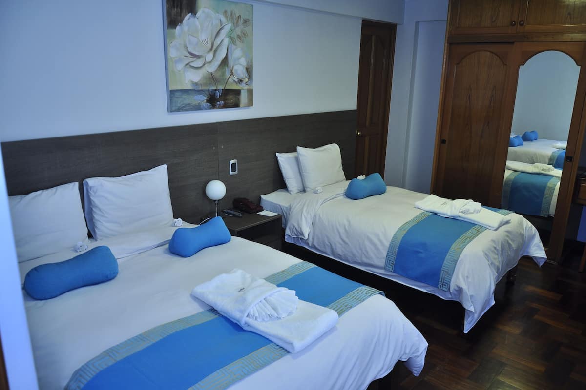 triple room | minibar, in-room safe, desk, cots/infant beds